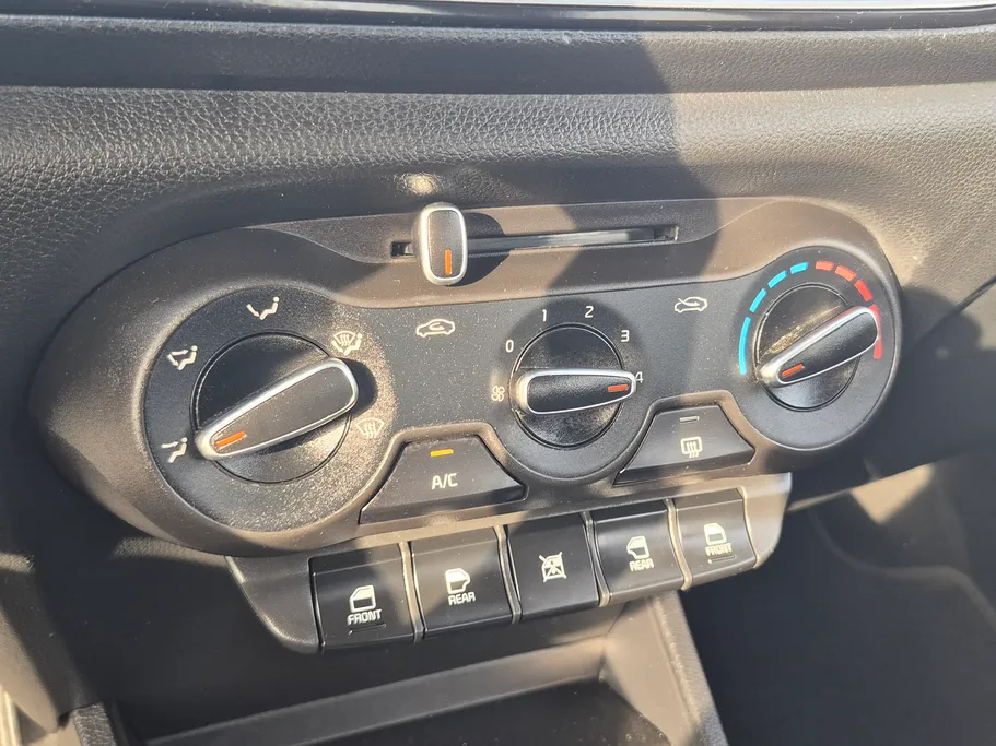 2024 Kia Pegas LX 