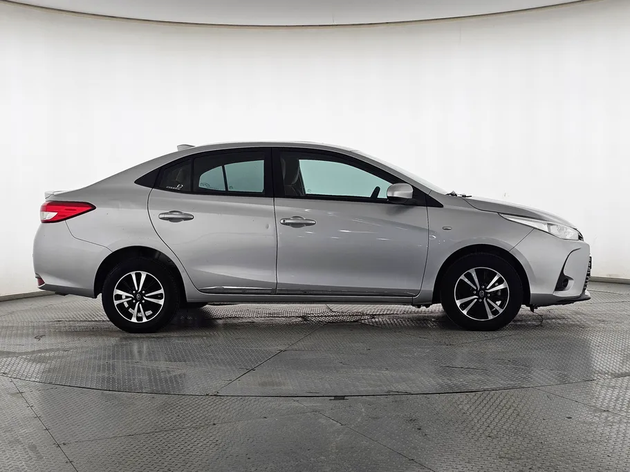 2022 Toyota Yaris  Y Plus 