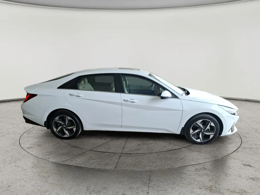 2023 Hyundai Elantra MID 