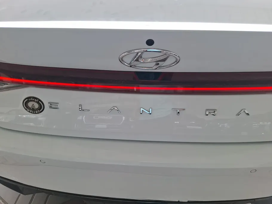 2023 Hyundai Elantra MID 
