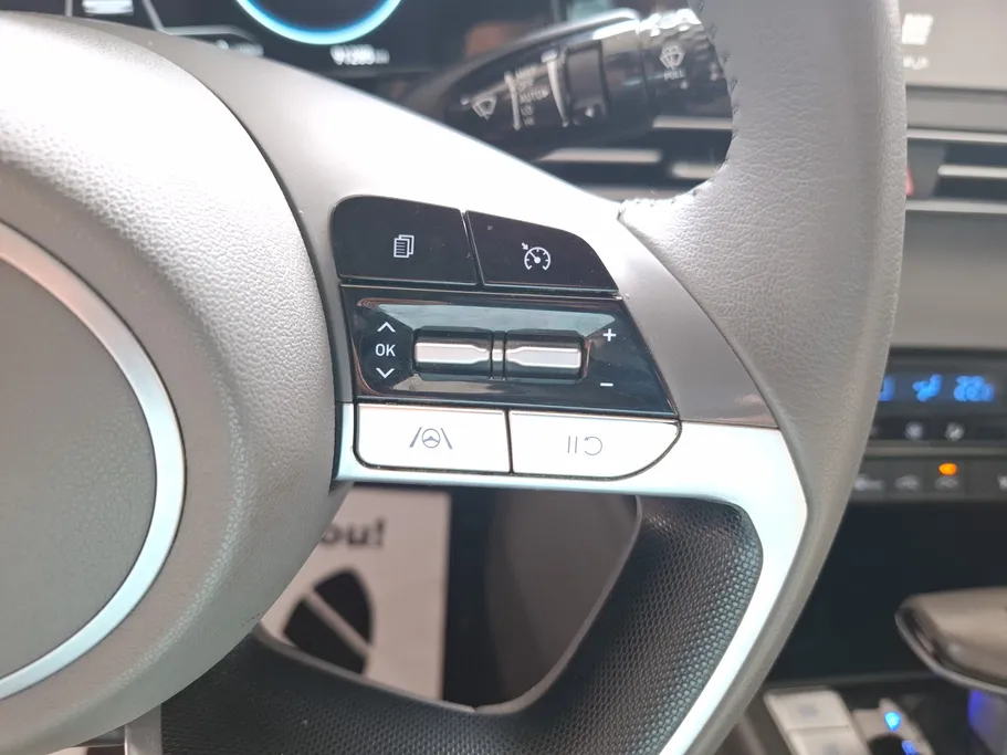 2023 Hyundai Elantra MID 