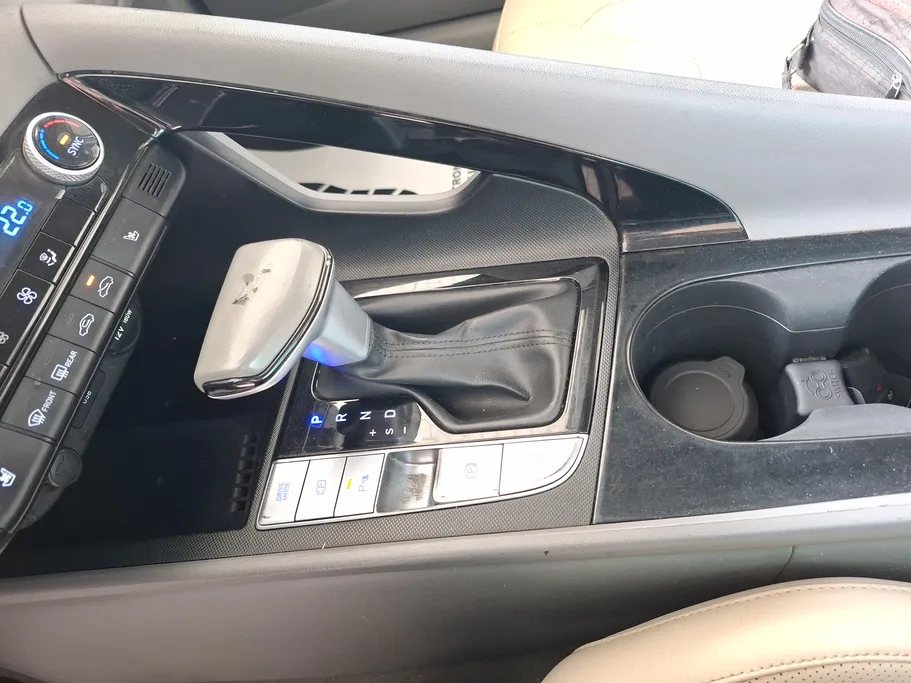 2023 Hyundai Elantra MID 