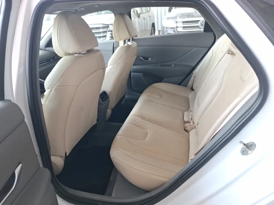 2023 Hyundai Elantra MID 