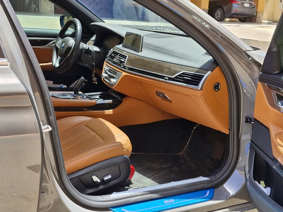 2022 BMW 7 Series 730Li 