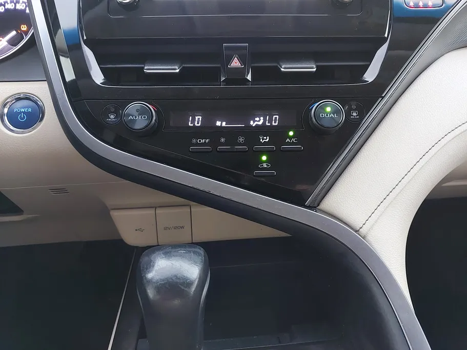 2024 تويوتا Camry  GLE 