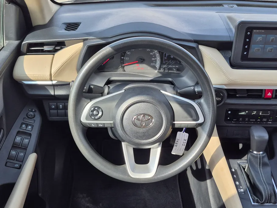 2023 Toyota Yaris  Y 