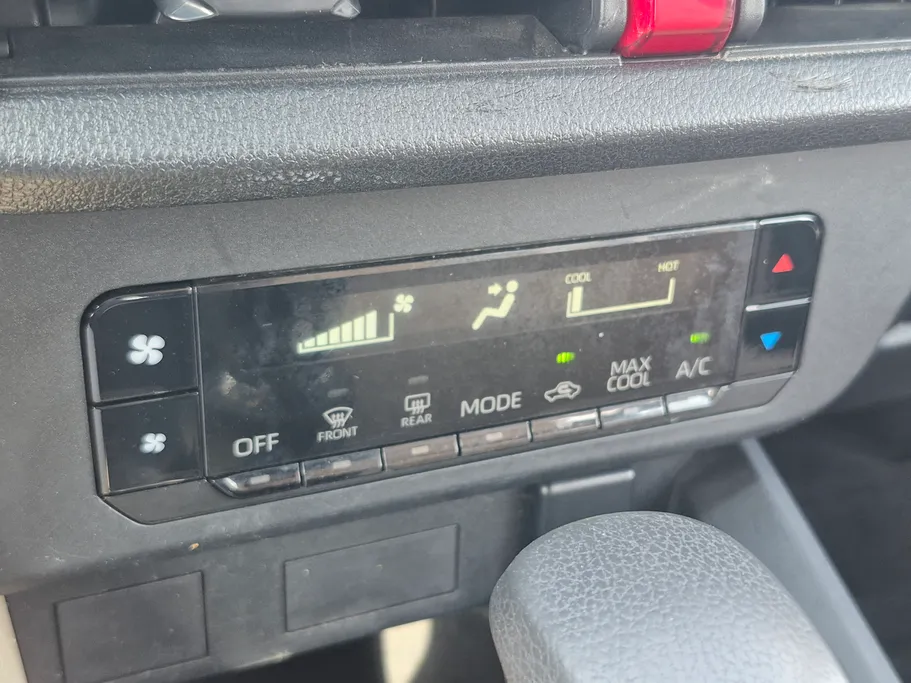 2023 Toyota Yaris  Y 