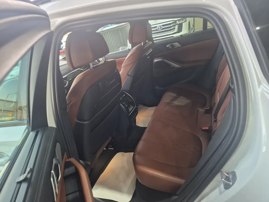 2023 BMW X Series 6 M 50i  