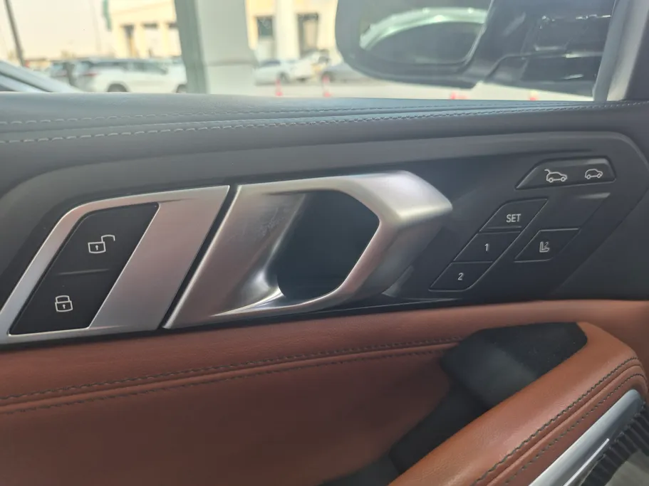 2023 BMW X Series 6 M 50i  