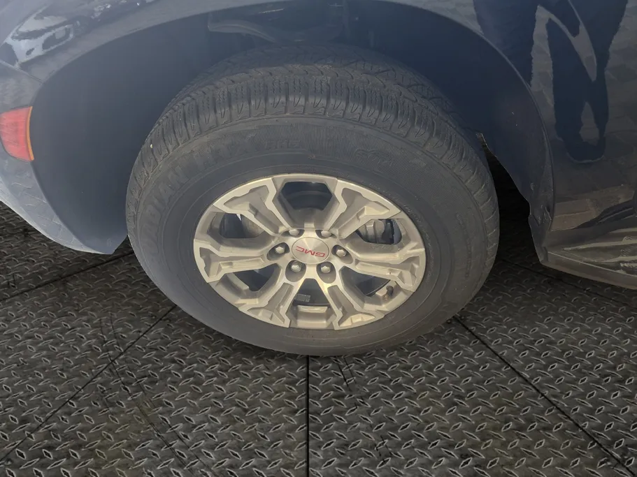 2024 GMC Yukon SLE 