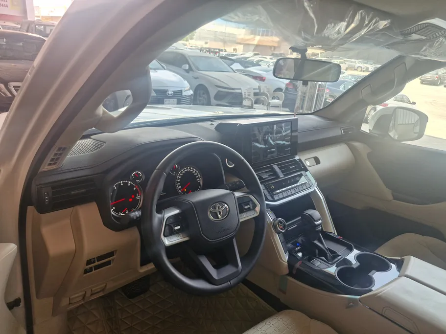 2024 Toyota Land Cruiser GXR 