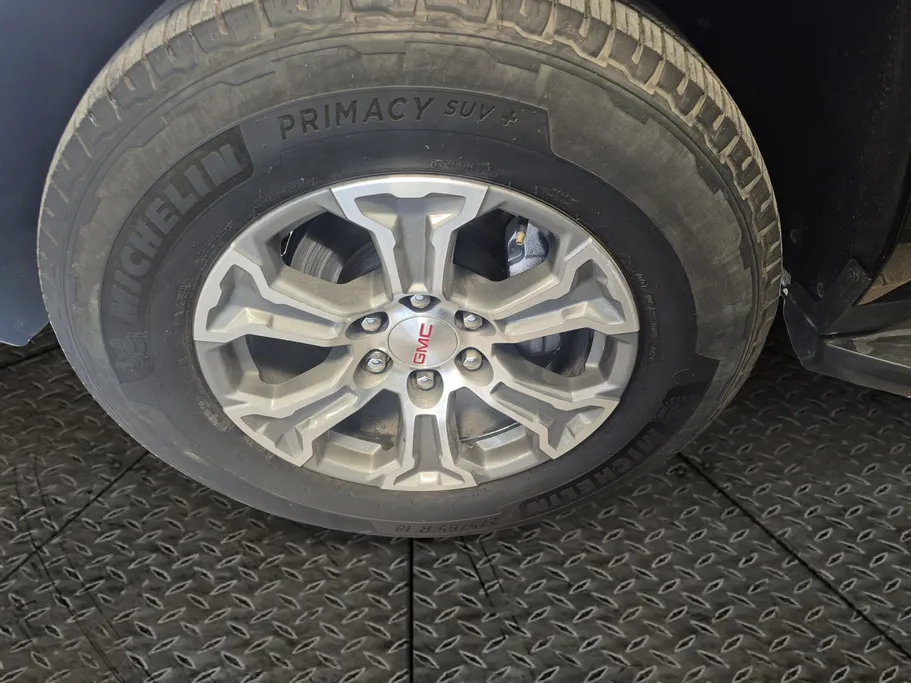 2024 GMC Yukon SLE 
