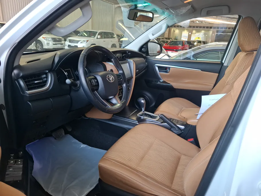 2023 Toyota Fortuner VX 