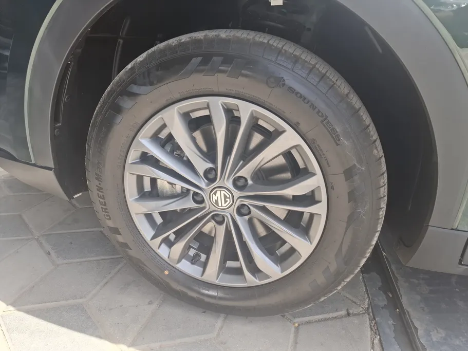 ام جي ZS STD 2025 