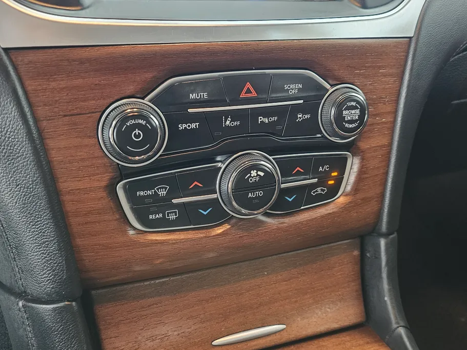 2021 Chrysler 300 C 