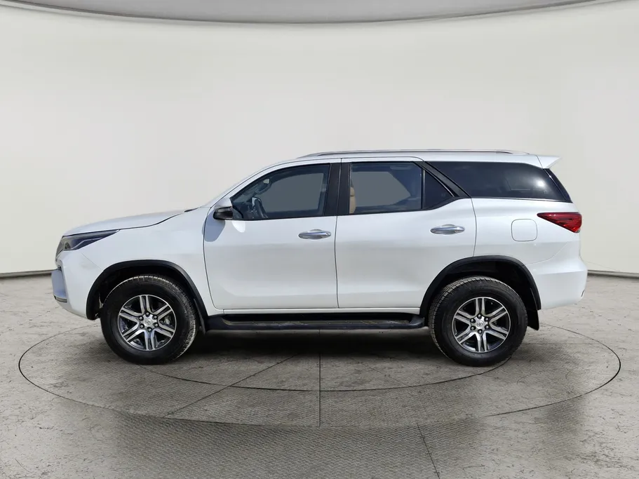 2024 تويوتا Fortuner GX2 