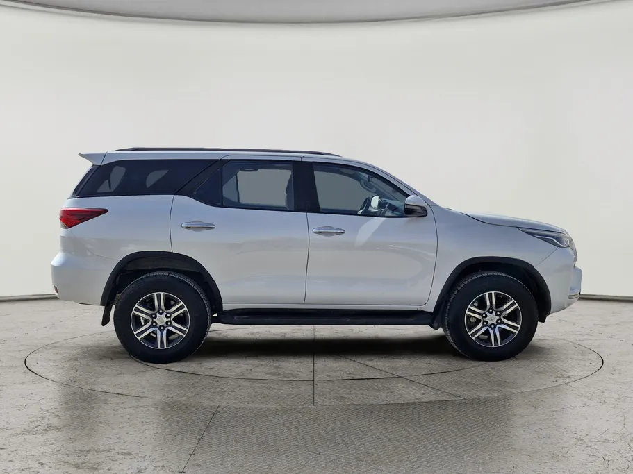2024 تويوتا Fortuner GX2 