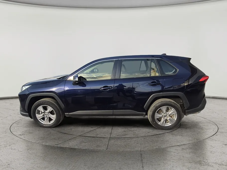 2023 تويوتا RAV4 LE 