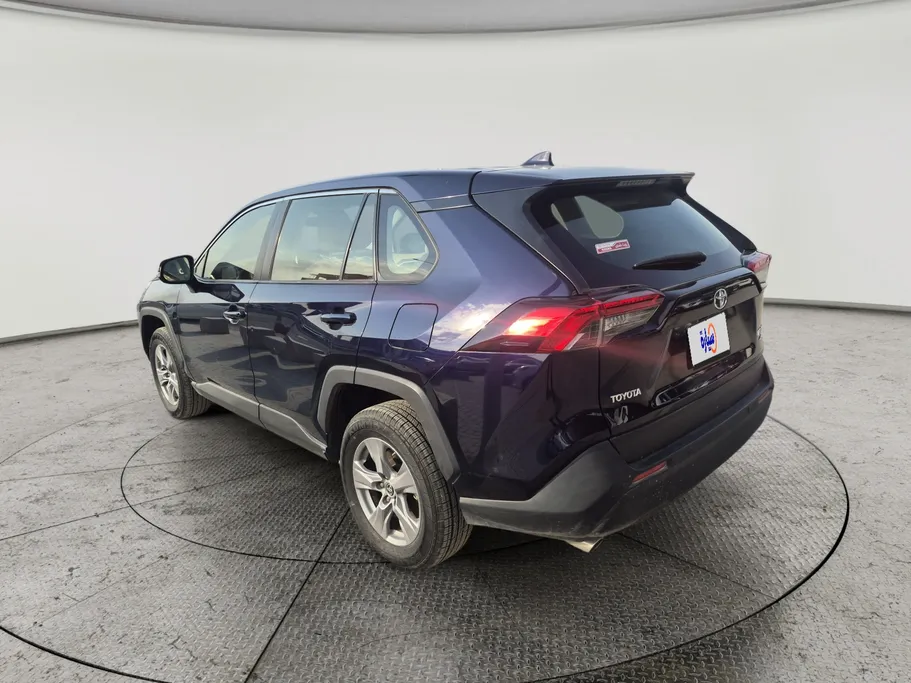 2023 تويوتا RAV4 LE 
