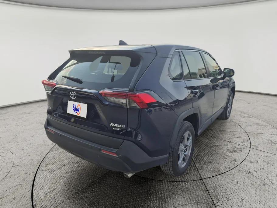 2023 تويوتا RAV4 LE 