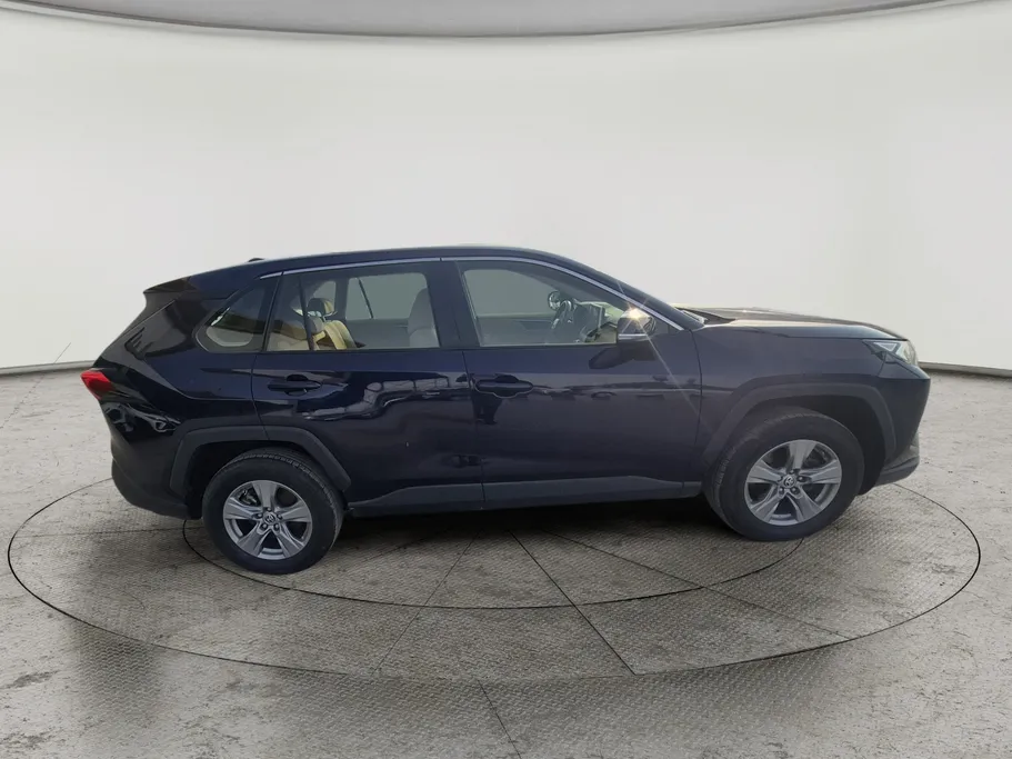 2023 تويوتا RAV4 LE 
