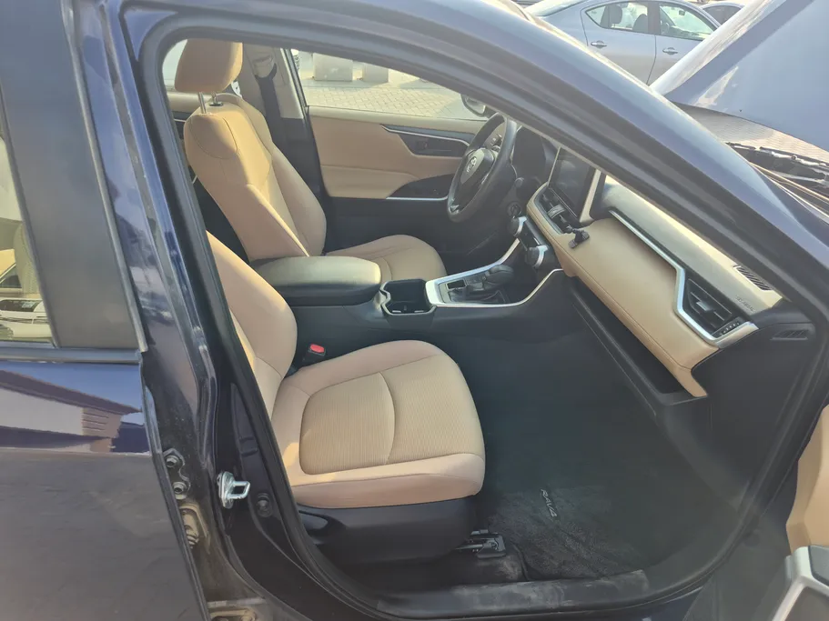 2023 Toyota RAV4 LE 
