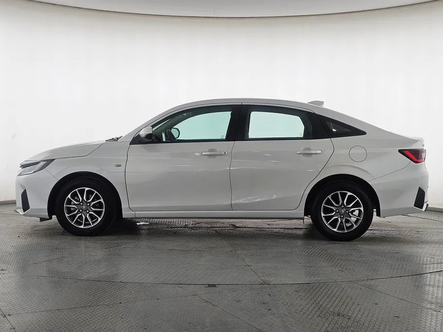2024 Toyota Yaris  Y 