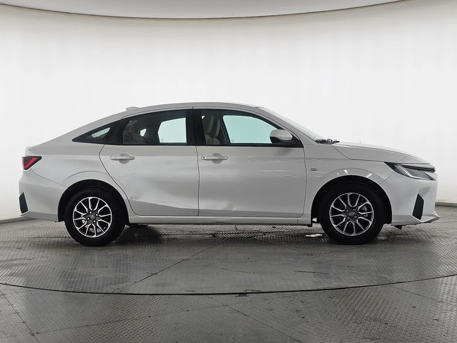 2024 Toyota Yaris  Y 
