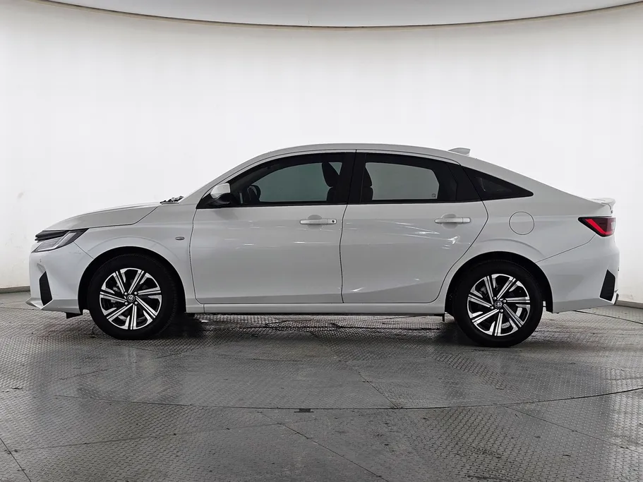 2024 Toyota Yaris  Y Plus 