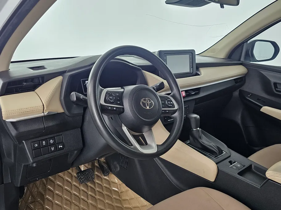 2024 Toyota Yaris  Y Plus 