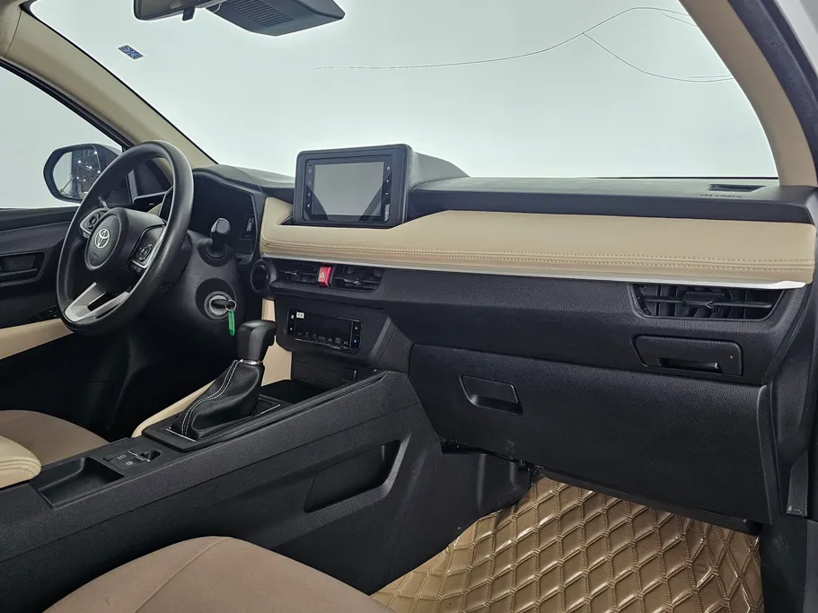 2024 Toyota Yaris  Y Plus 