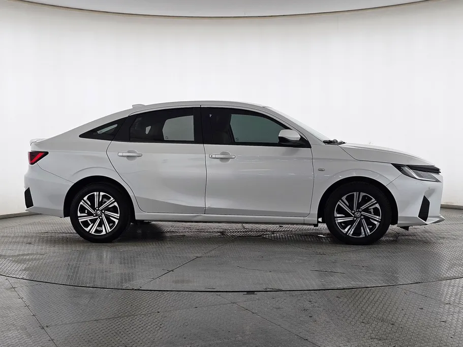 2024 Toyota Yaris  Y Plus 
