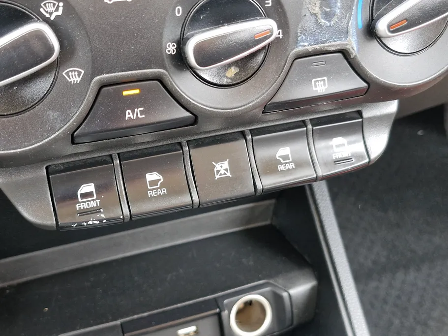 2023 Kia Pegas LX 