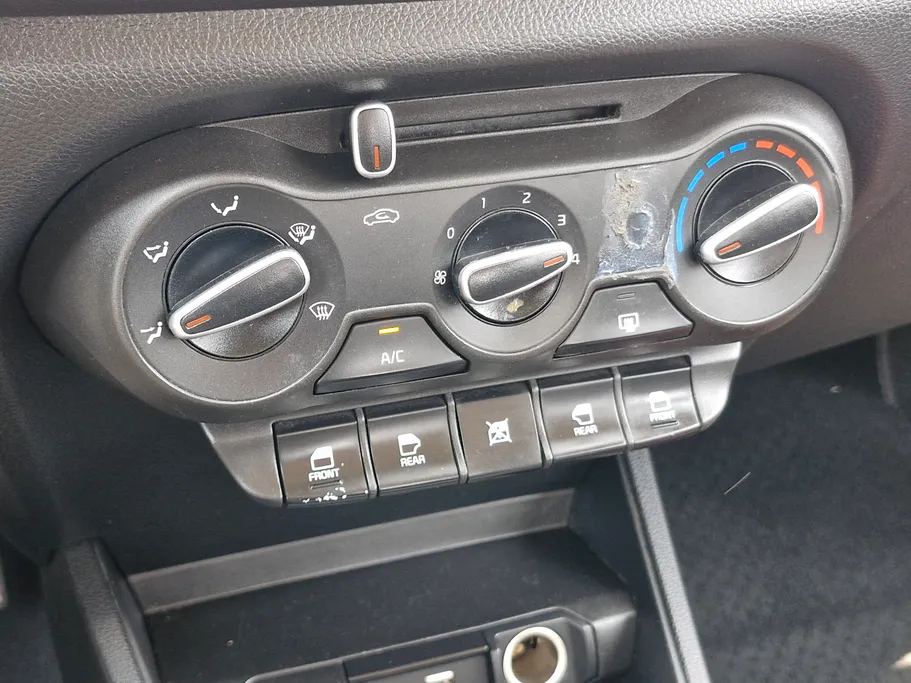 2023 Kia Pegas LX 
