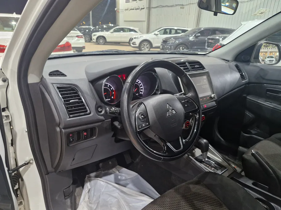ميتسوبيشي ASX GLX 2022 