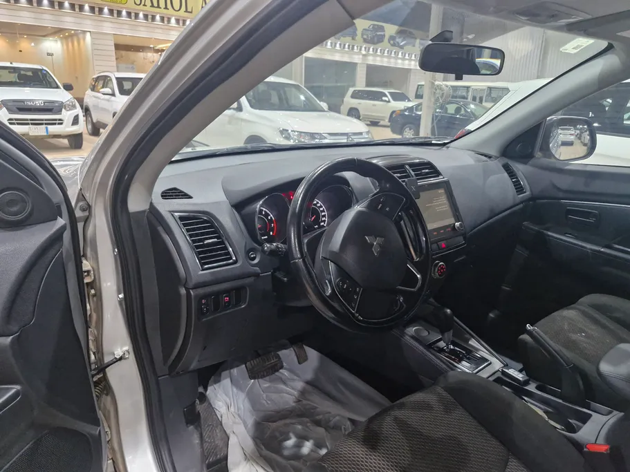 ميتسوبيشي ASX GLX 2022 