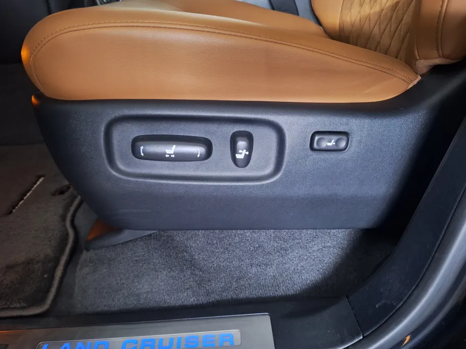 تويوتا لاندكروزر GXR Grand Touring 2021 
