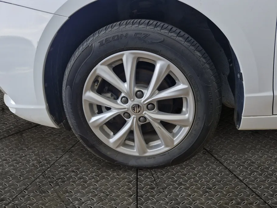 2023 MG 5 STD 