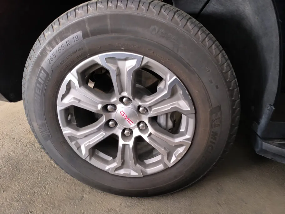 2024 GMC Yukon SLE 