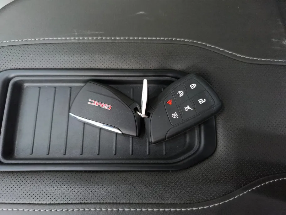 2024 GMC Yukon SLE 
