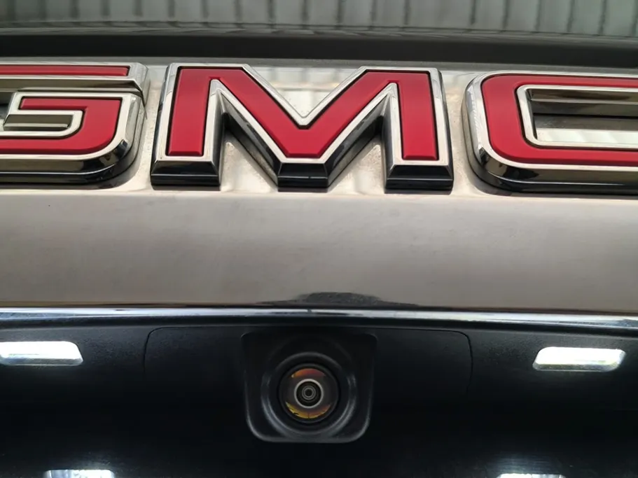 2024 GMC Yukon SLE 