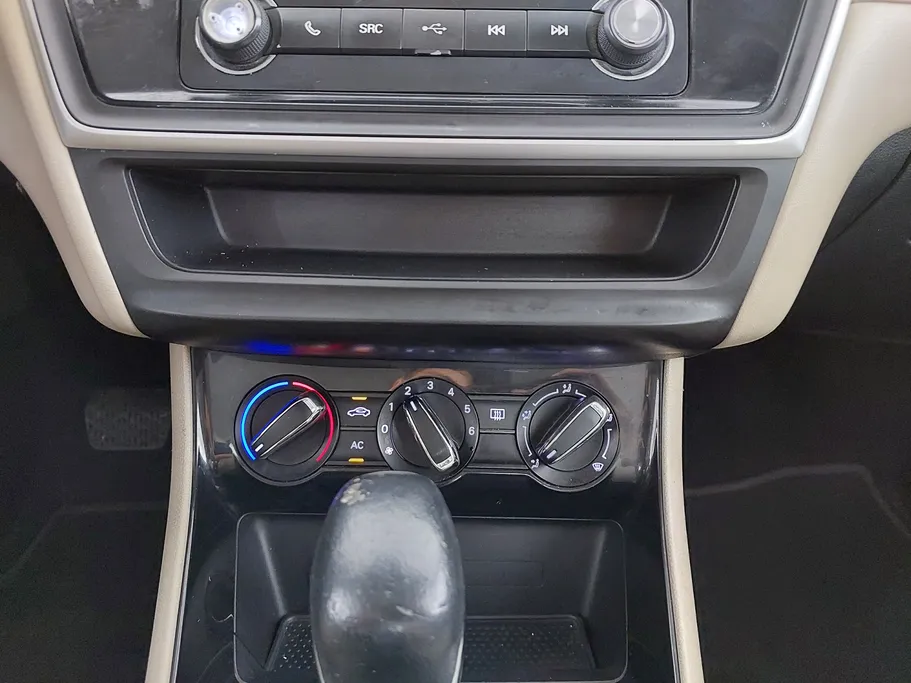 2022 MG 5 STD 