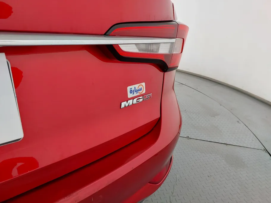 2022 MG 5 STD 