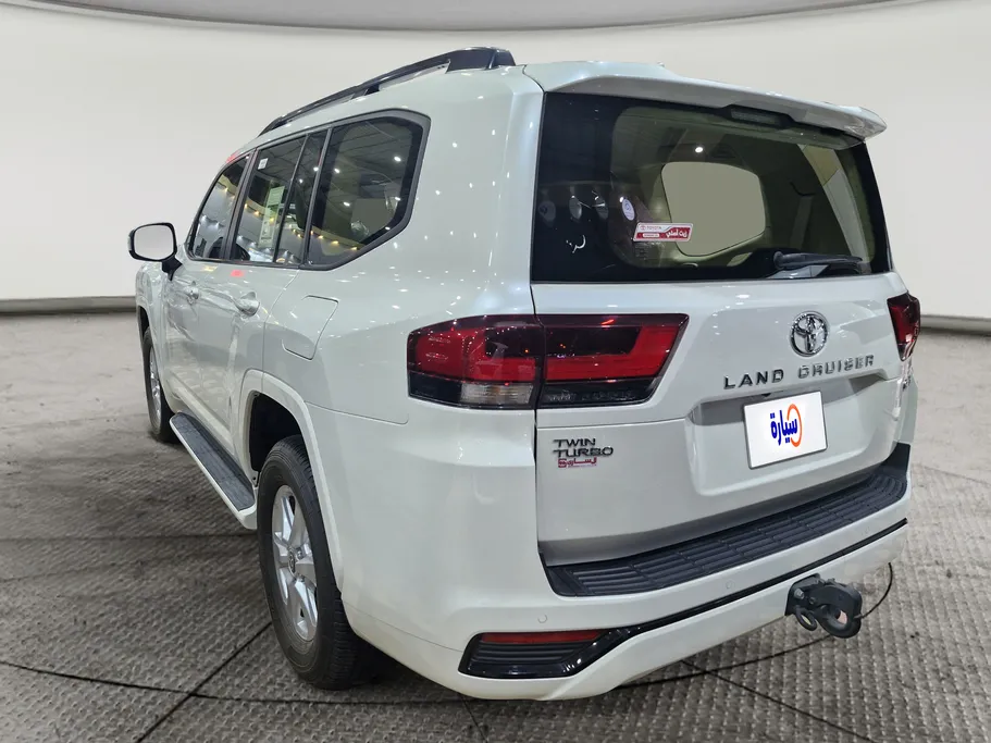 2025 Toyota Land Cruiser GXR2 