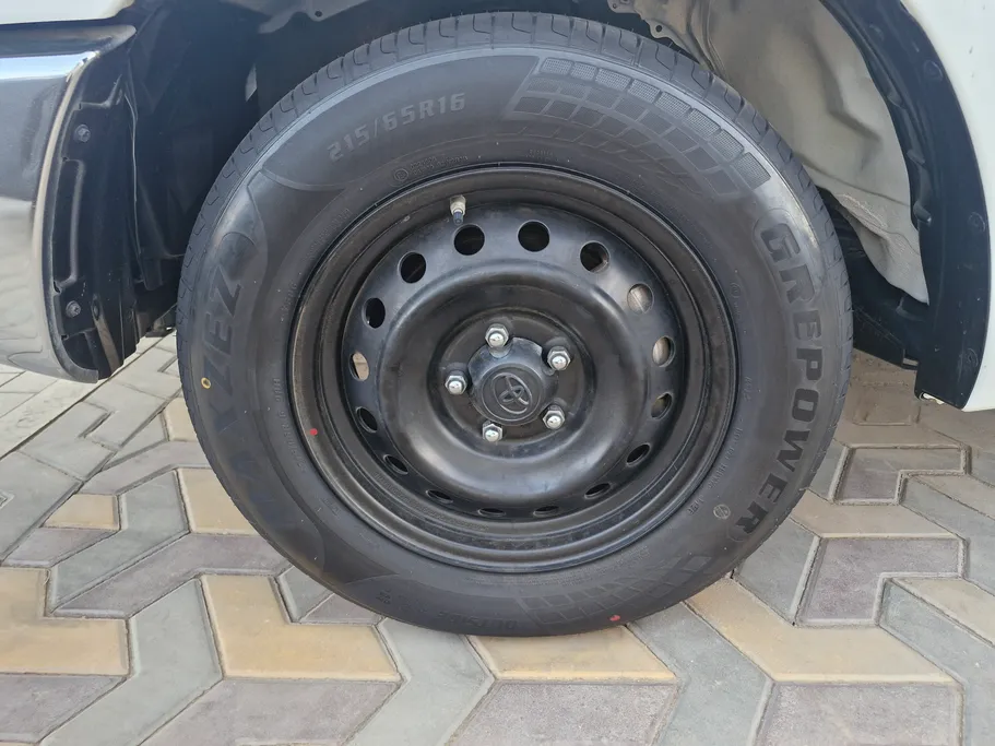 2024 Toyota Hilux GLX 