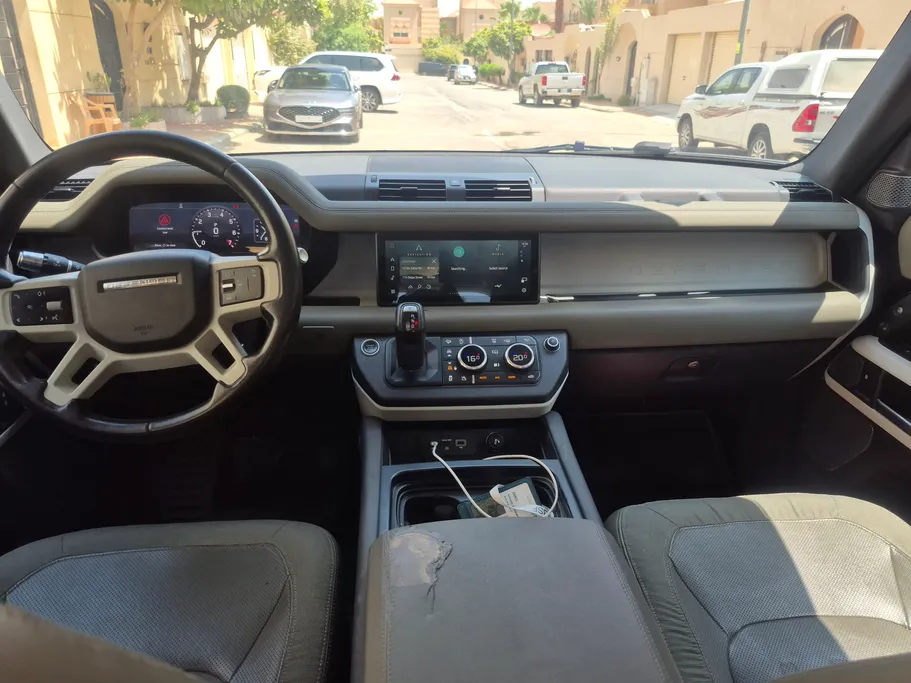2020 Land Rover Defender 90SE 