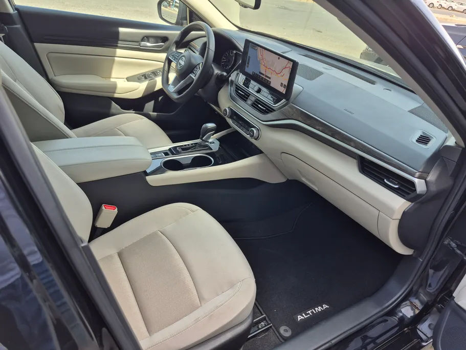2025 Nissan Altima SV 
