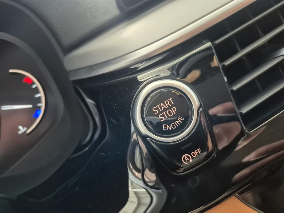 2020 BMW 5 Series 520i 