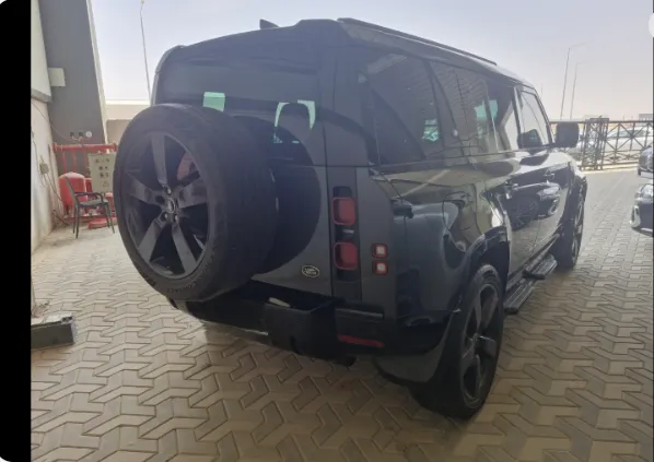 2022 Land Rover Defender P400 