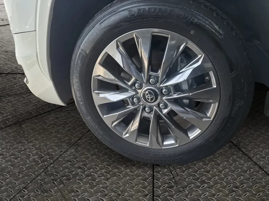 تويوتا لاندكروزر GXR3 2025 